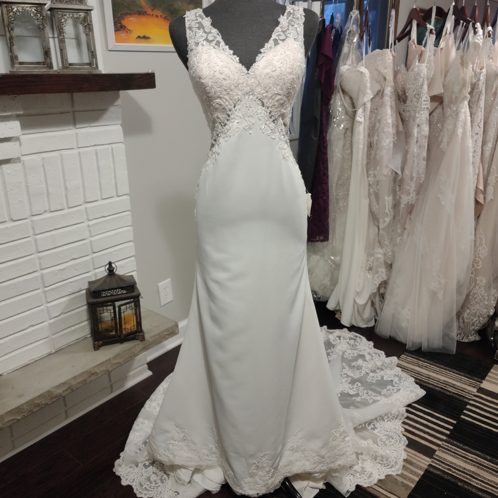 Ella Rosa Be498 Ivory Size 16 Stretch Crepe and Lace wedding Dress
